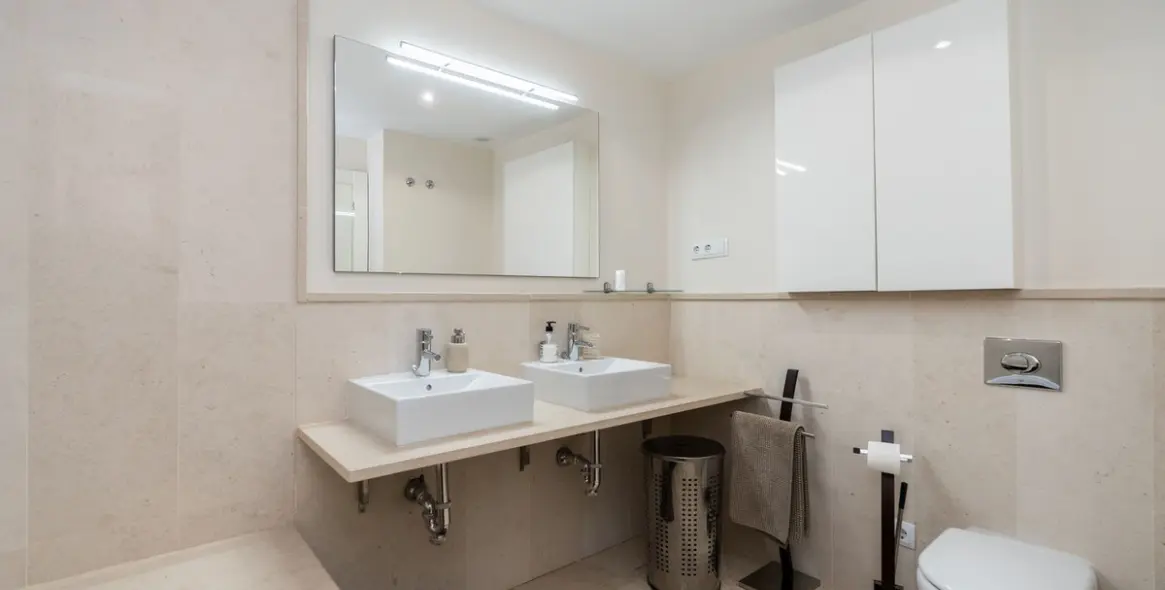 Продажа апартаментов на среднем этаже в Los Flamingos 13