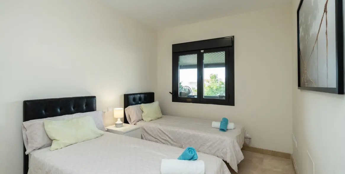 Продажа апартаментов на среднем этаже в Los Flamingos 14