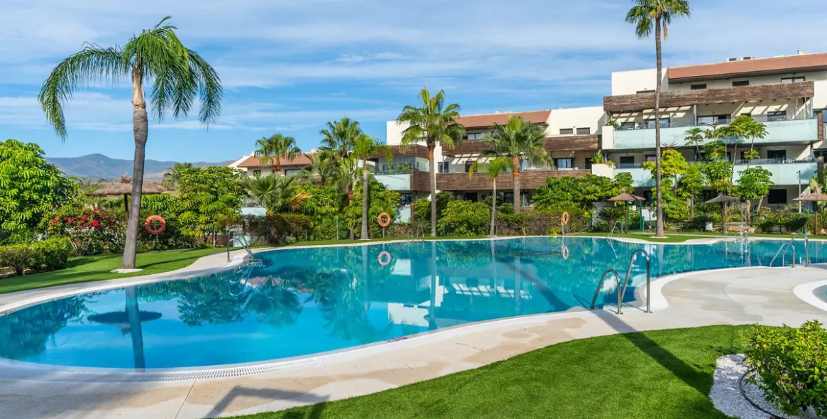 Продажа апартаментов на среднем этаже в Los Flamingos 25