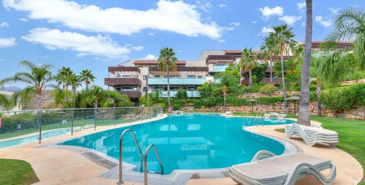 Продажа апартаментов на среднем этаже в Los Flamingos 26