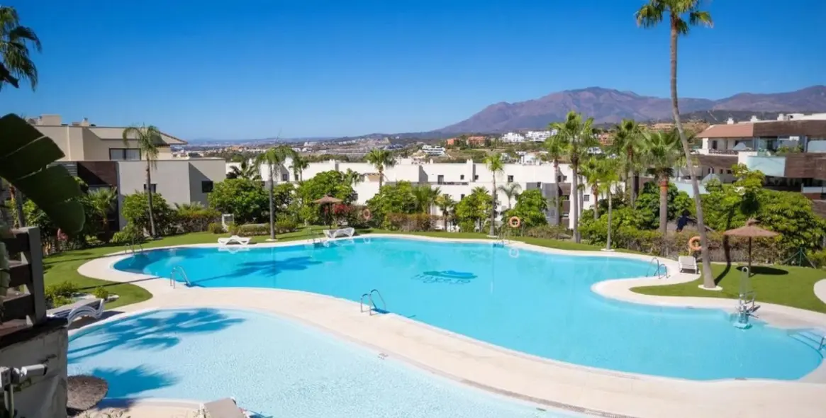 Продажа апартаментов на среднем этаже в Los Flamingos 27