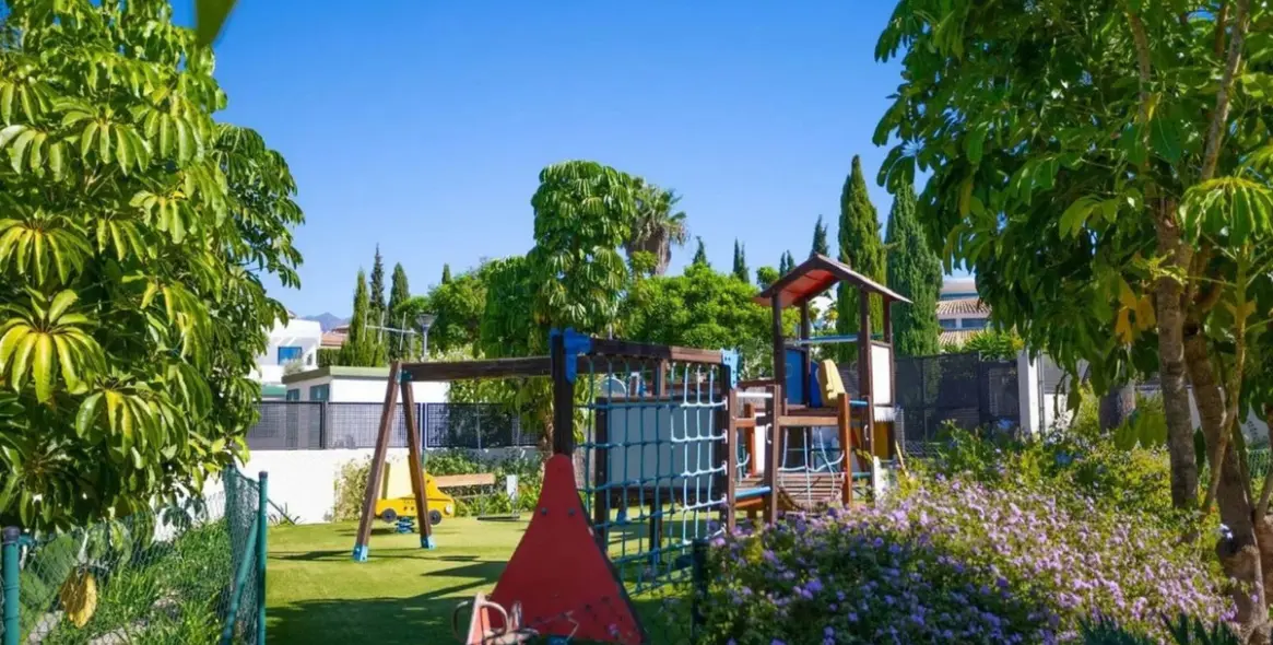 Продажа апартаментов на среднем этаже в Los Flamingos 31