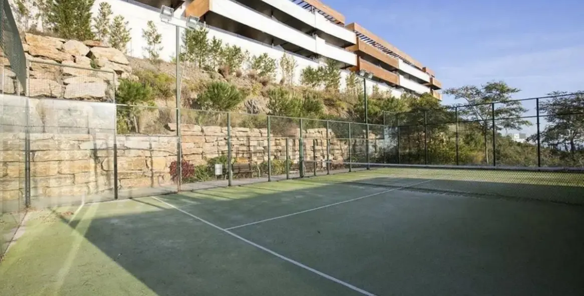 Продажа апартаментов на среднем этаже в Los Flamingos 33