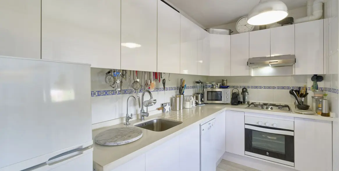 Sale of middle floor apartment in Fuengirola 8