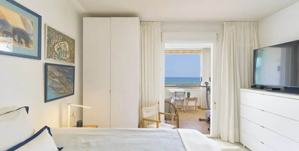 Sale of middle floor apartment in Fuengirola 11