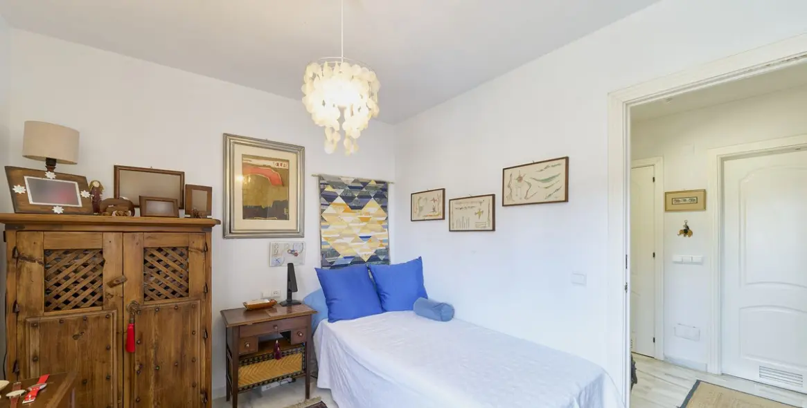 Sale of middle floor apartment in Fuengirola 13