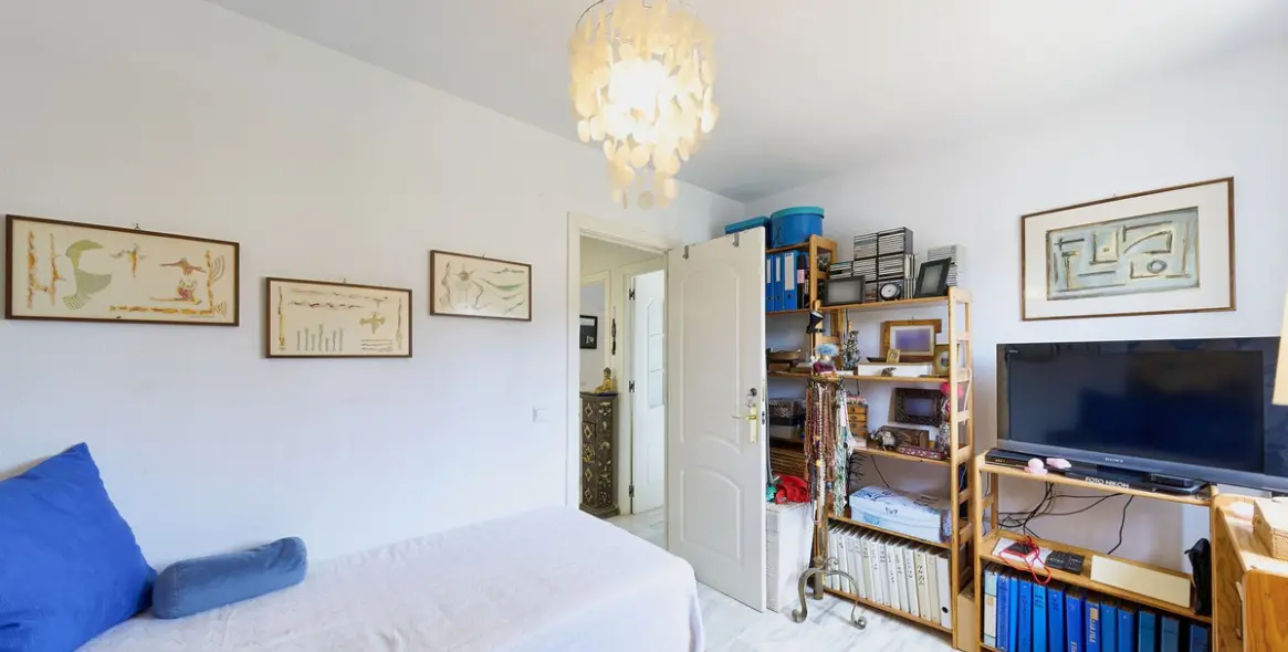 Sale of middle floor apartment in Fuengirola 14