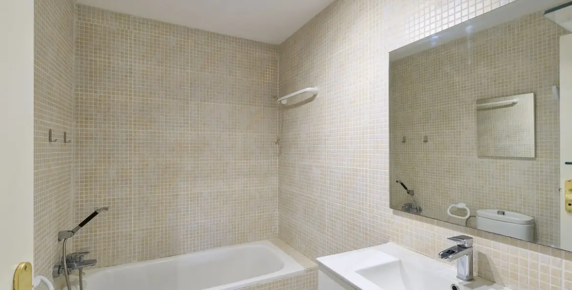 Sale of middle floor apartment in Fuengirola 18