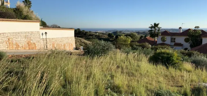 Sale of residential plot in Valtocado 0