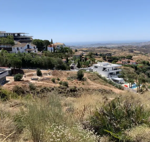 Sale of residential plot in Valtocado