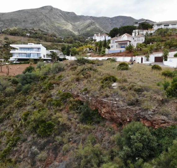 Sale of residential plot in Valtocado