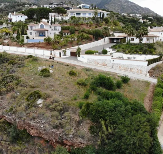 Sale of residential plot in Valtocado