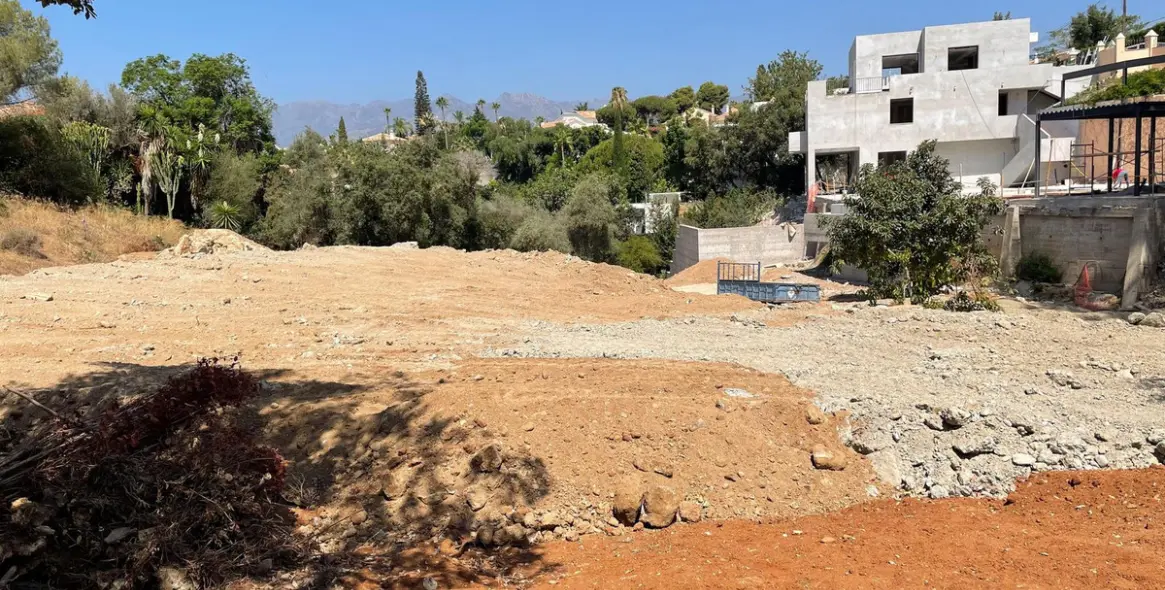 Sale of residential plot in El Rosario 10