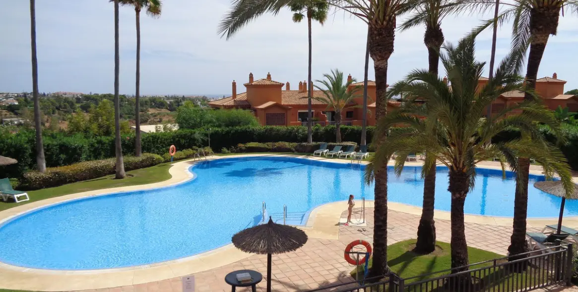 Продажа апартаментов на среднем этаже в Benahavís 1