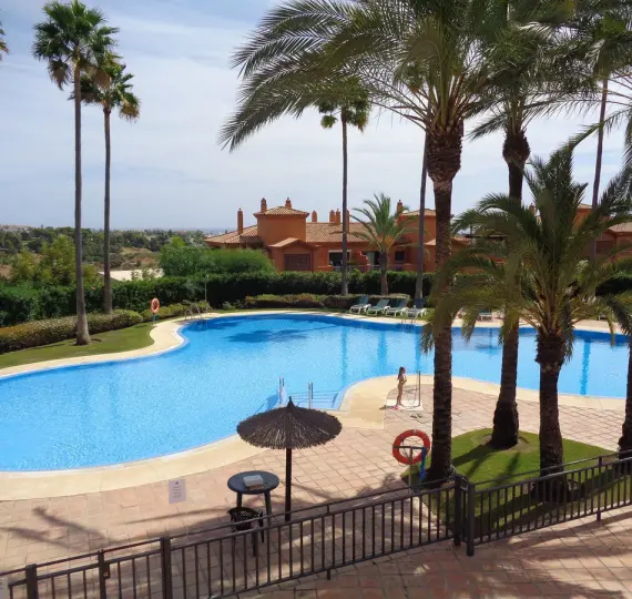 Продажа апартаментов на среднем этаже в Benahavís