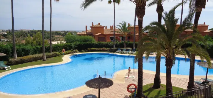 Продажа апартаментов на среднем этаже в Benahavís 0