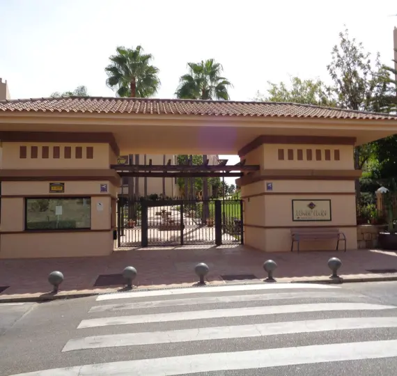 Продажа апартаментов на среднем этаже в Benahavís