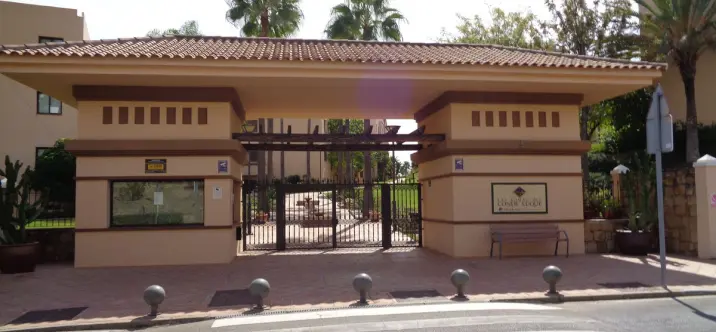 Продажа апартаментов на среднем этаже в Benahavís 3