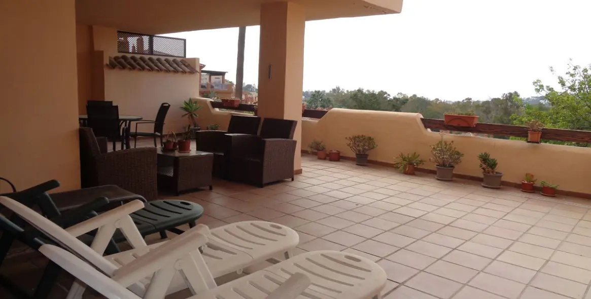 Продажа апартаментов на среднем этаже в Benahavís 13