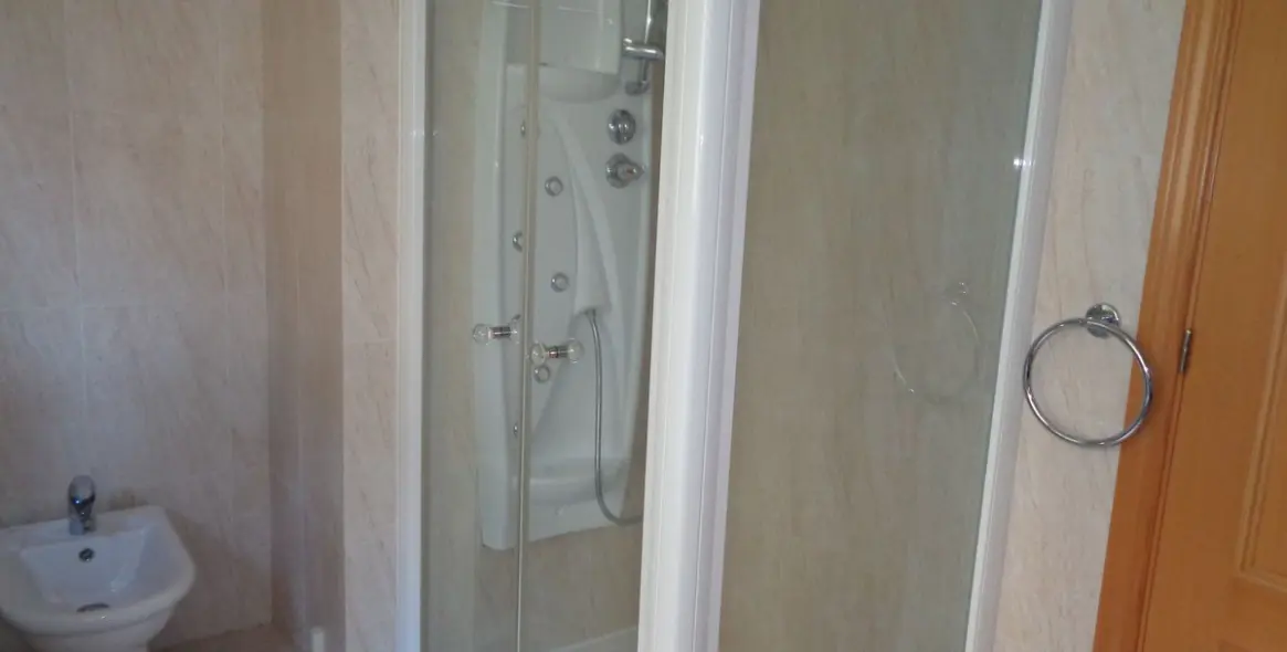 Sale of middle floor apartment in Benahavís 22