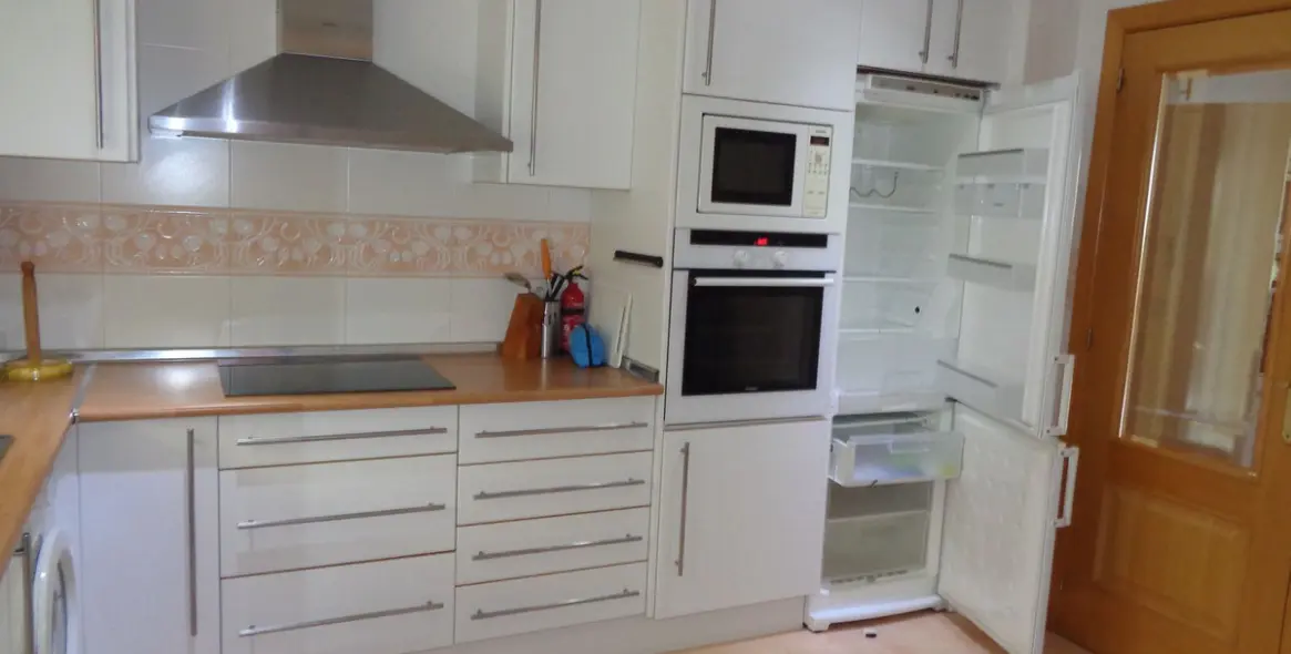 Sale of middle floor apartment in Benahavís 31