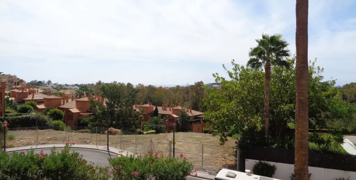 Sale of middle floor apartment in Benahavís 39