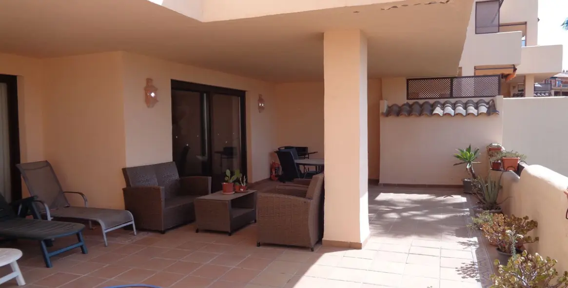 Sale of middle floor apartment in Benahavís 40