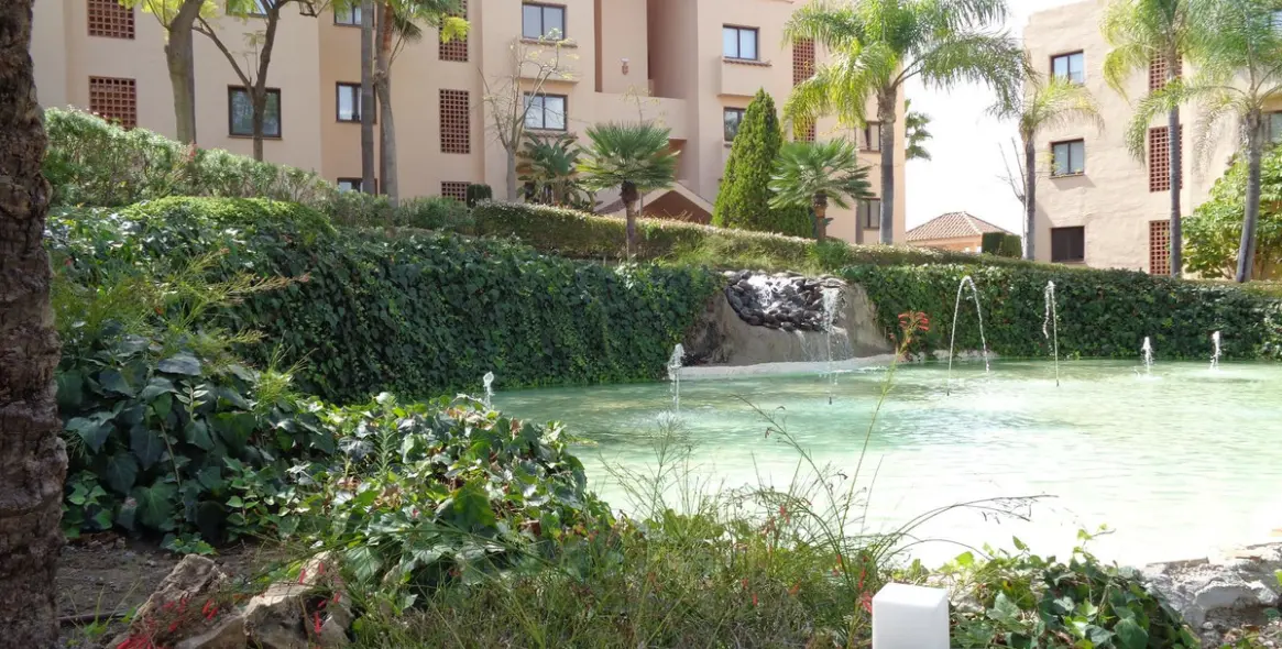 Sale of middle floor apartment in Benahavís 42