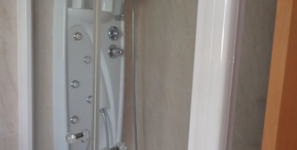 Sale of middle floor apartment in Benahavís 48