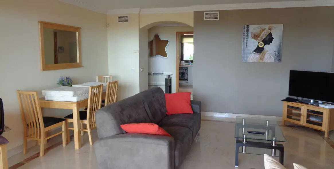 Sale of middle floor apartment in Benahavís 56