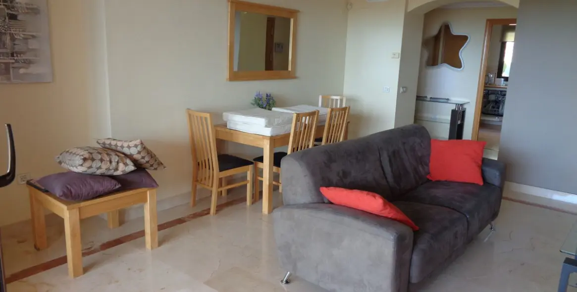 Sale of middle floor apartment in Benahavís 57