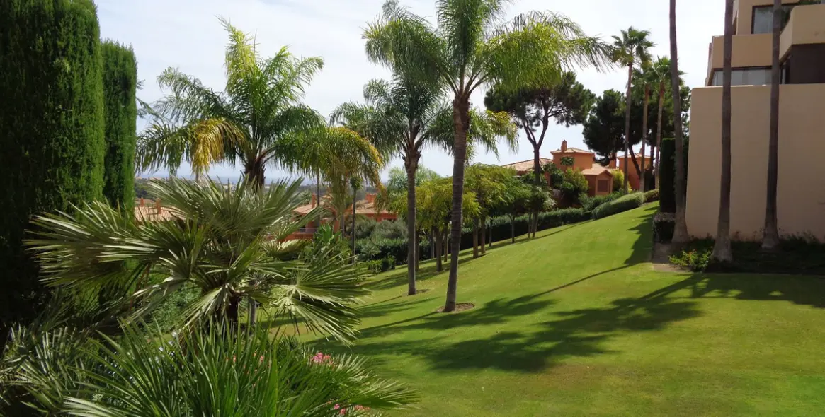 Sale of middle floor apartment in Benahavís 70