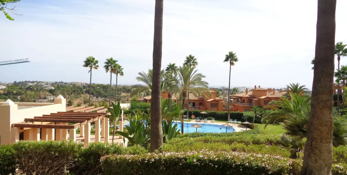 Sale of middle floor apartment in Benahavís 71