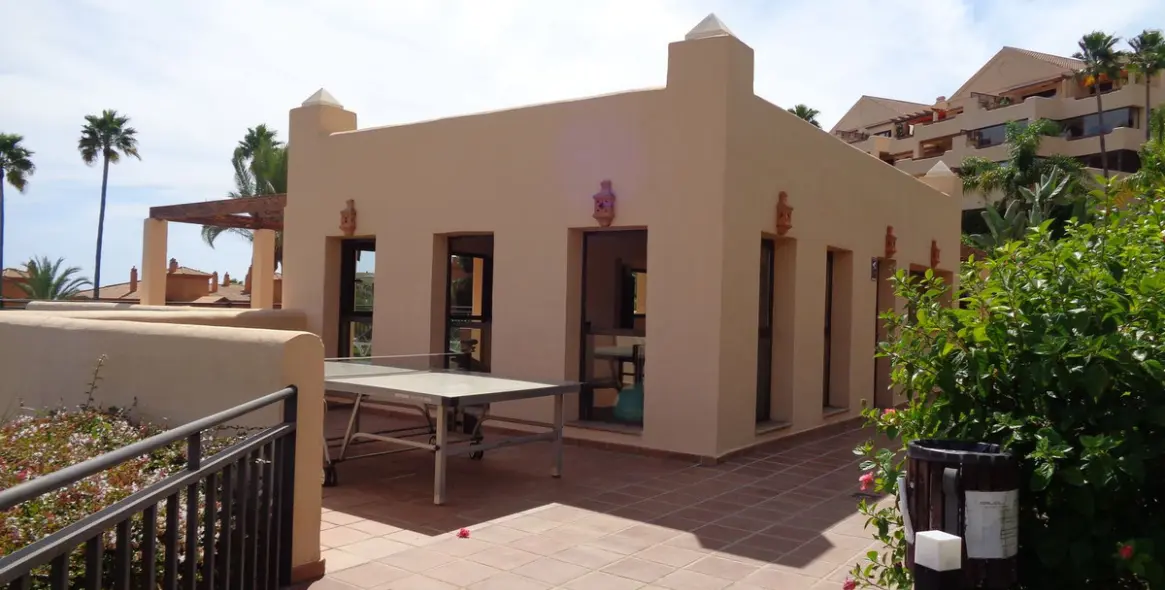 Sale of middle floor apartment in Benahavís 72