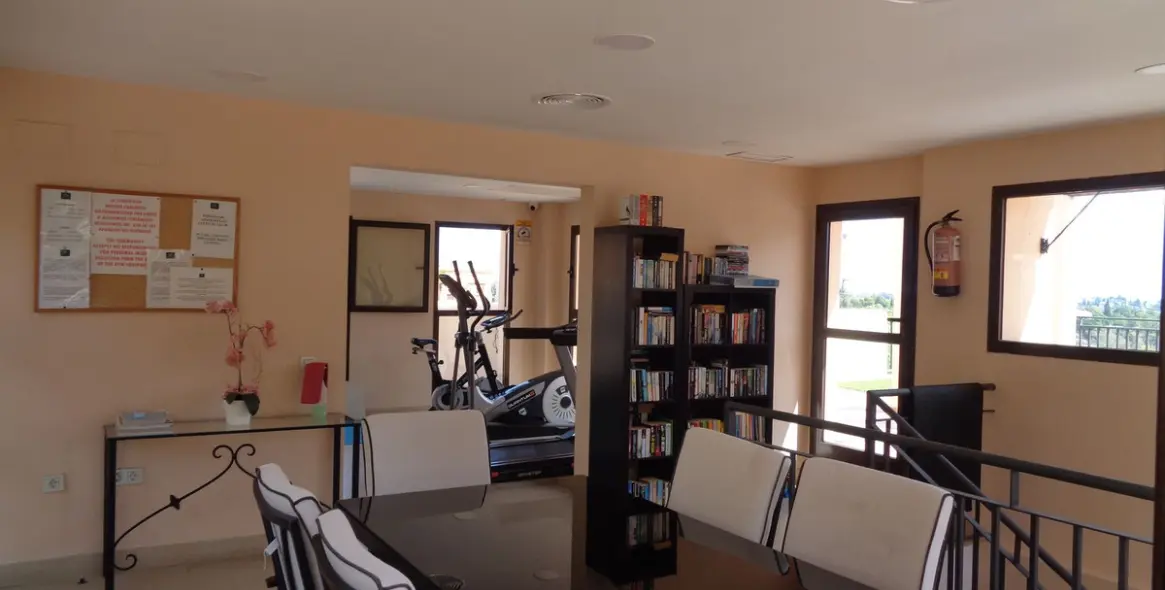 Sale of middle floor apartment in Benahavís 73