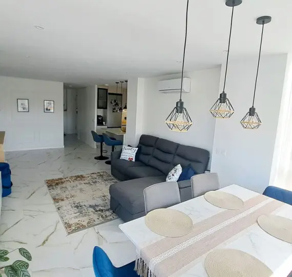 Sale of middle floor apartment in Fuengirola