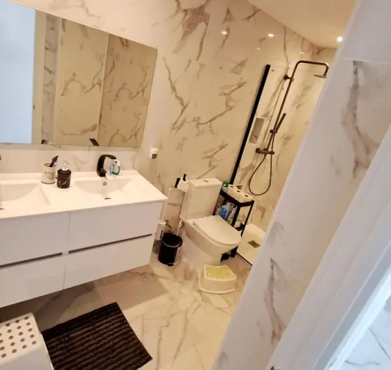 Sale of middle floor apartment in Fuengirola