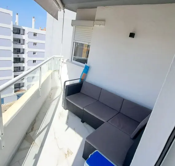 Sale of middle floor apartment in Fuengirola