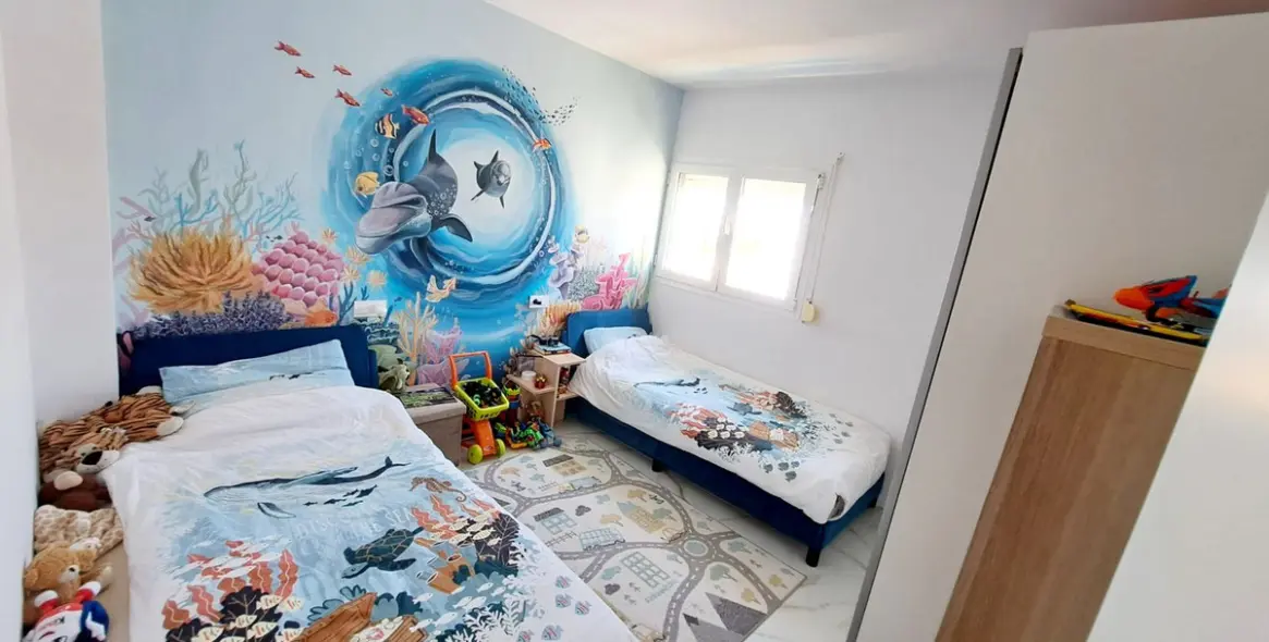 Sale of middle floor apartment in Fuengirola 11