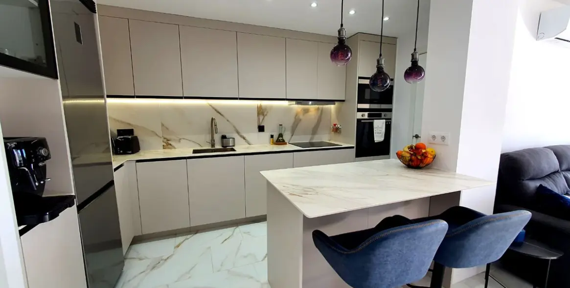 Sale of middle floor apartment in Fuengirola 17