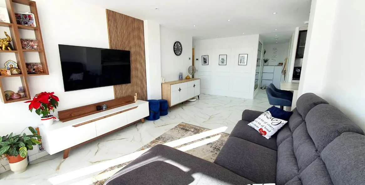 Sale of middle floor apartment in Fuengirola 19