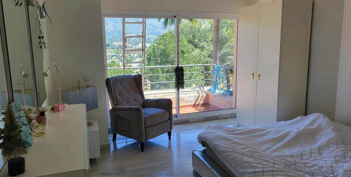 Продажа апартаментов на среднем этаже в Nueva Andalucía 1