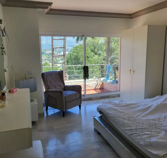 Продажа апартаментов на среднем этаже в Nueva Andalucía