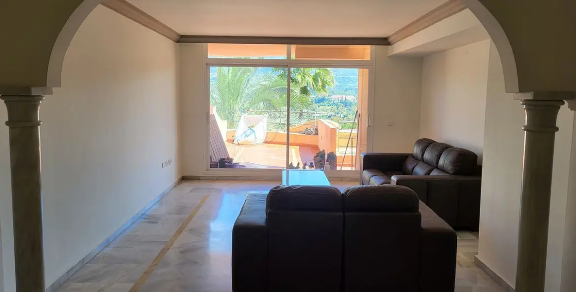 Продажа апартаментов на среднем этаже в Nueva Andalucía 3