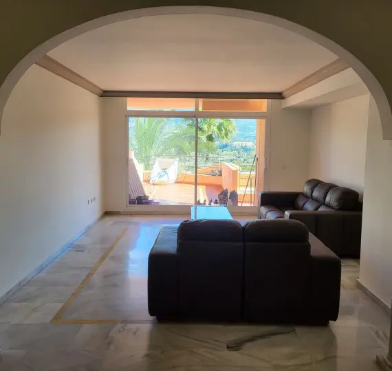 Продажа апартаментов на среднем этаже в Nueva Andalucía