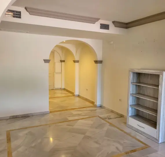 Продажа апартаментов на среднем этаже в Nueva Andalucía