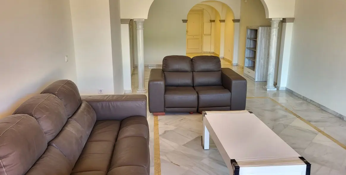 Продажа апартаментов на среднем этаже в Nueva Andalucía 5