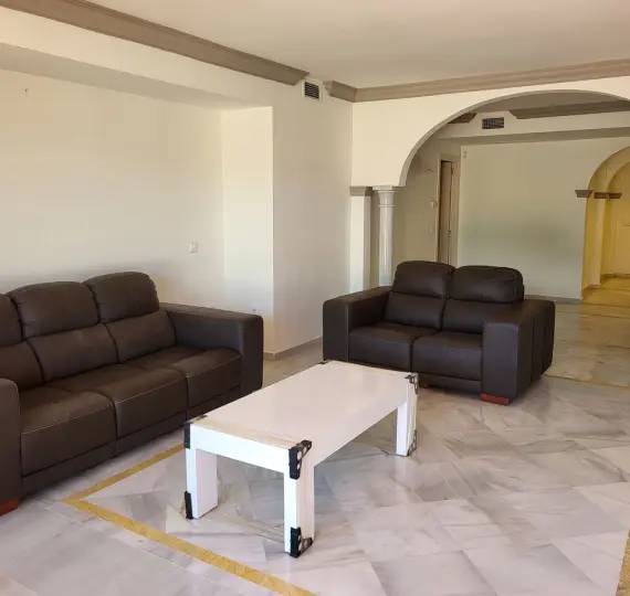 Продажа апартаментов на среднем этаже в Nueva Andalucía