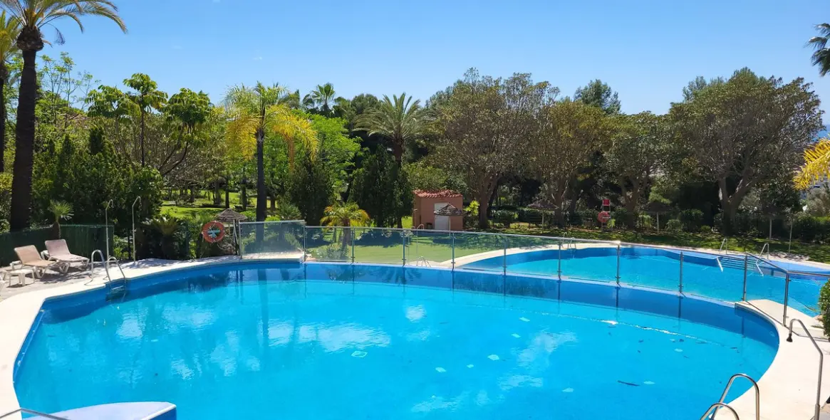 Продажа апартаментов на среднем этаже в Nueva Andalucía 12