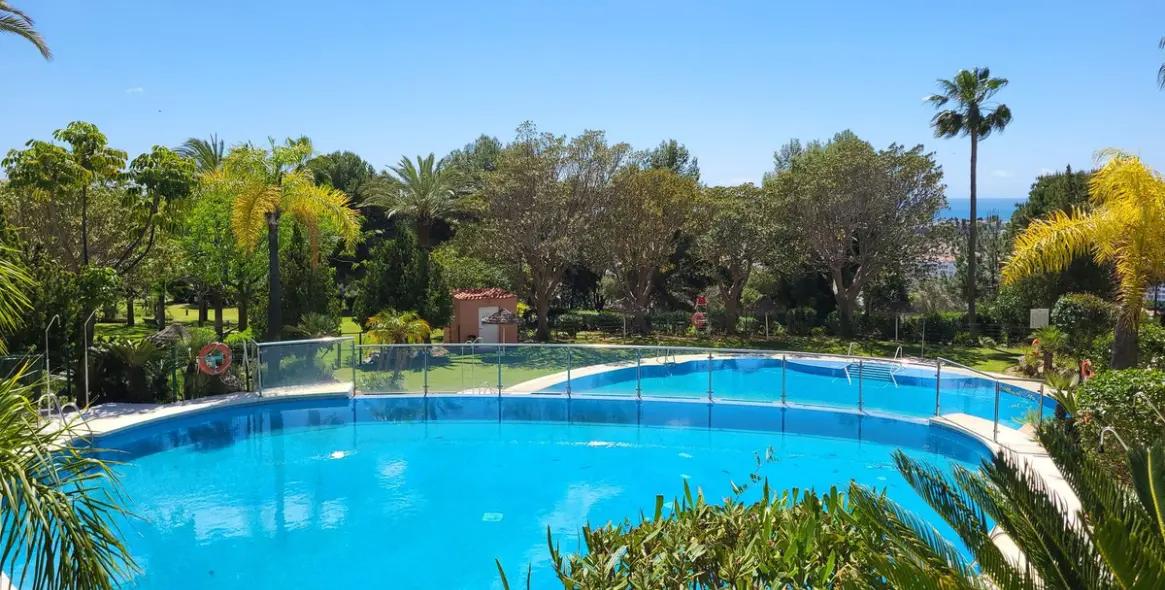 Продажа апартаментов на среднем этаже в Nueva Andalucía 14